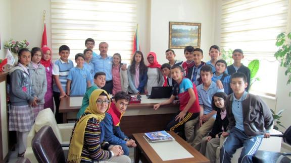 Teaş İstiklal Ortaokulu Öğrencileri İlçe Milli Eğitim Müdürü M. Mahir TURAN´ı ziyaret etti