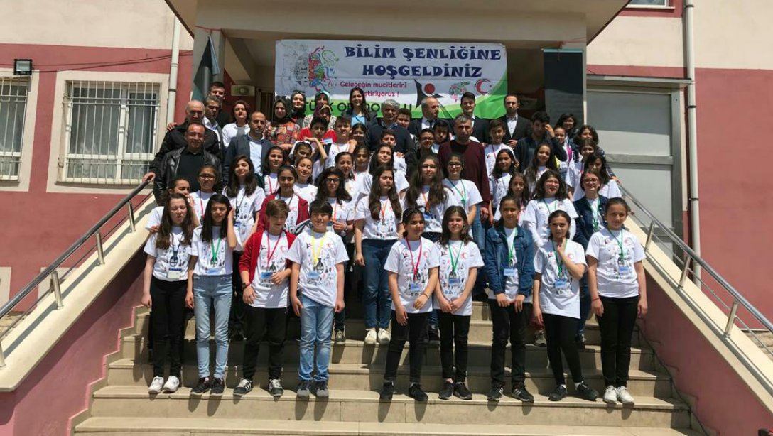 Atatürk Ortaokulu TUBİTAK 4006 Bilim Şenliğini Gerçekleştirdi