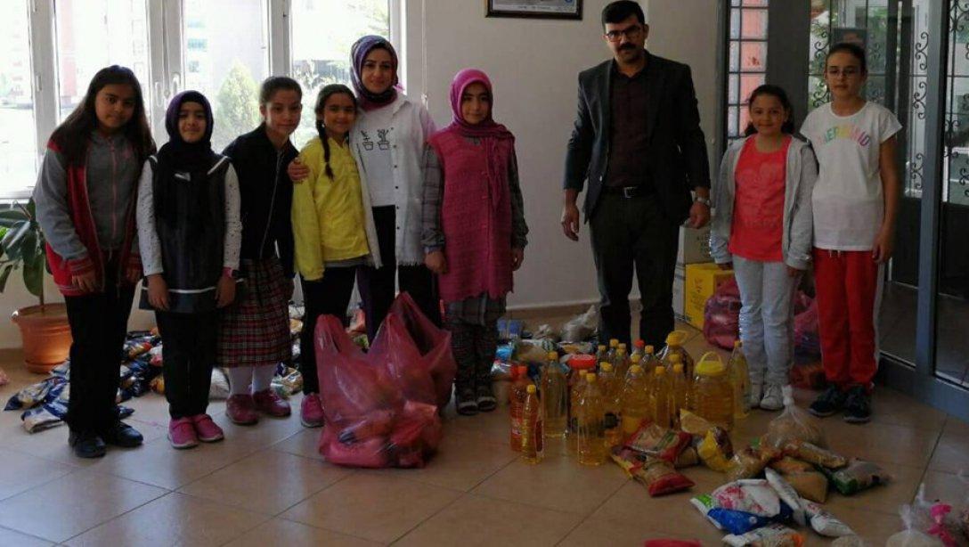 Afşin İmam Hatip Ortaokulu  Ramazan Yardım Kolisi Dağıttı