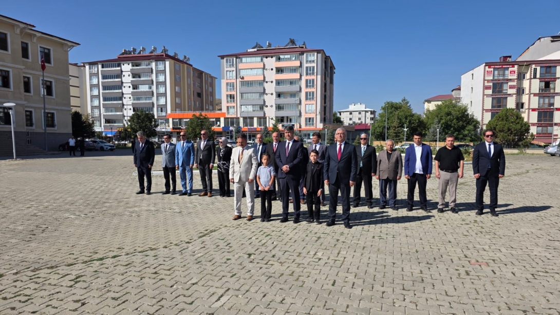 İlköğretim Haftası Çelenk Sunma Töreni